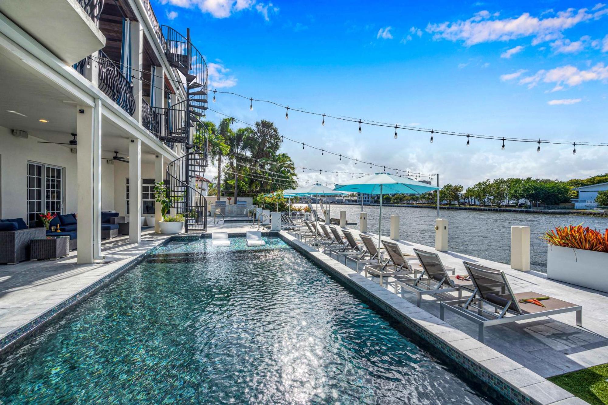 The Modern Castle Canal View Access Rooftop Living Greenhouse Vlllas Fort Lauderdale Buitenkant foto