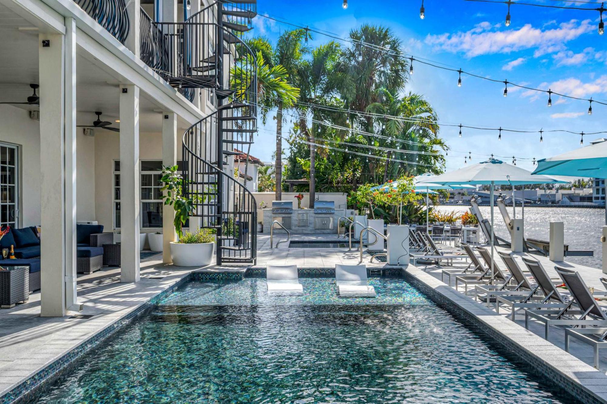 The Modern Castle Canal View Access Rooftop Living Greenhouse Vlllas Fort Lauderdale Buitenkant foto